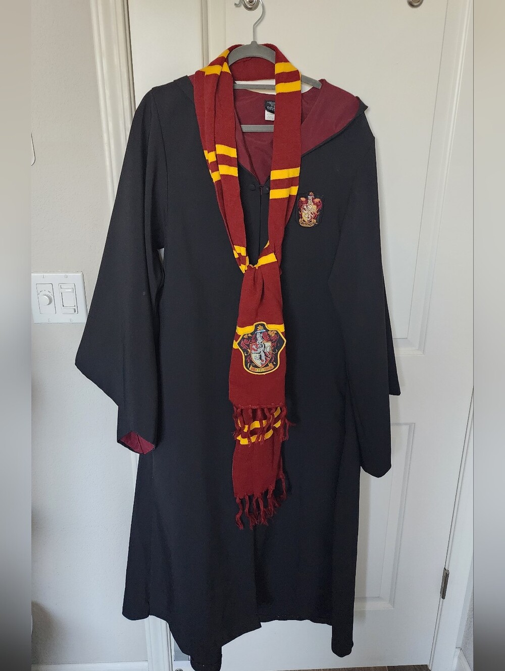 Universal Studios Warner Bros. Gryffindor Robe with Scarf